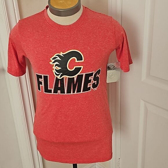 NHL Women's Hockey Logo Calgary Flames Short Sleeves T-Shirt Small - Picture 1 of 16